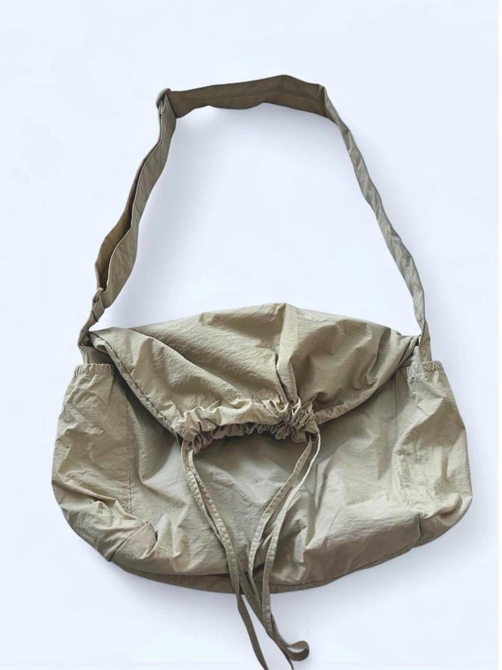 UNIQLO drawstring nylon shoulder bag